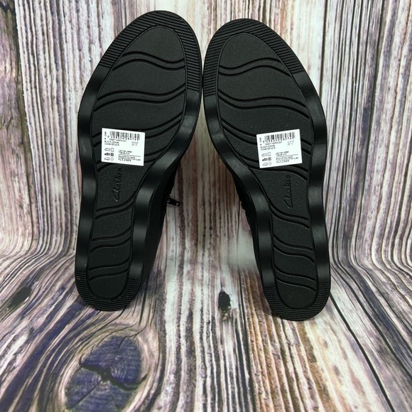 Clarks Mazy Harwich Black Suede Leather Wedge Ankle Booties New Size 7W - Picture 9 of 14